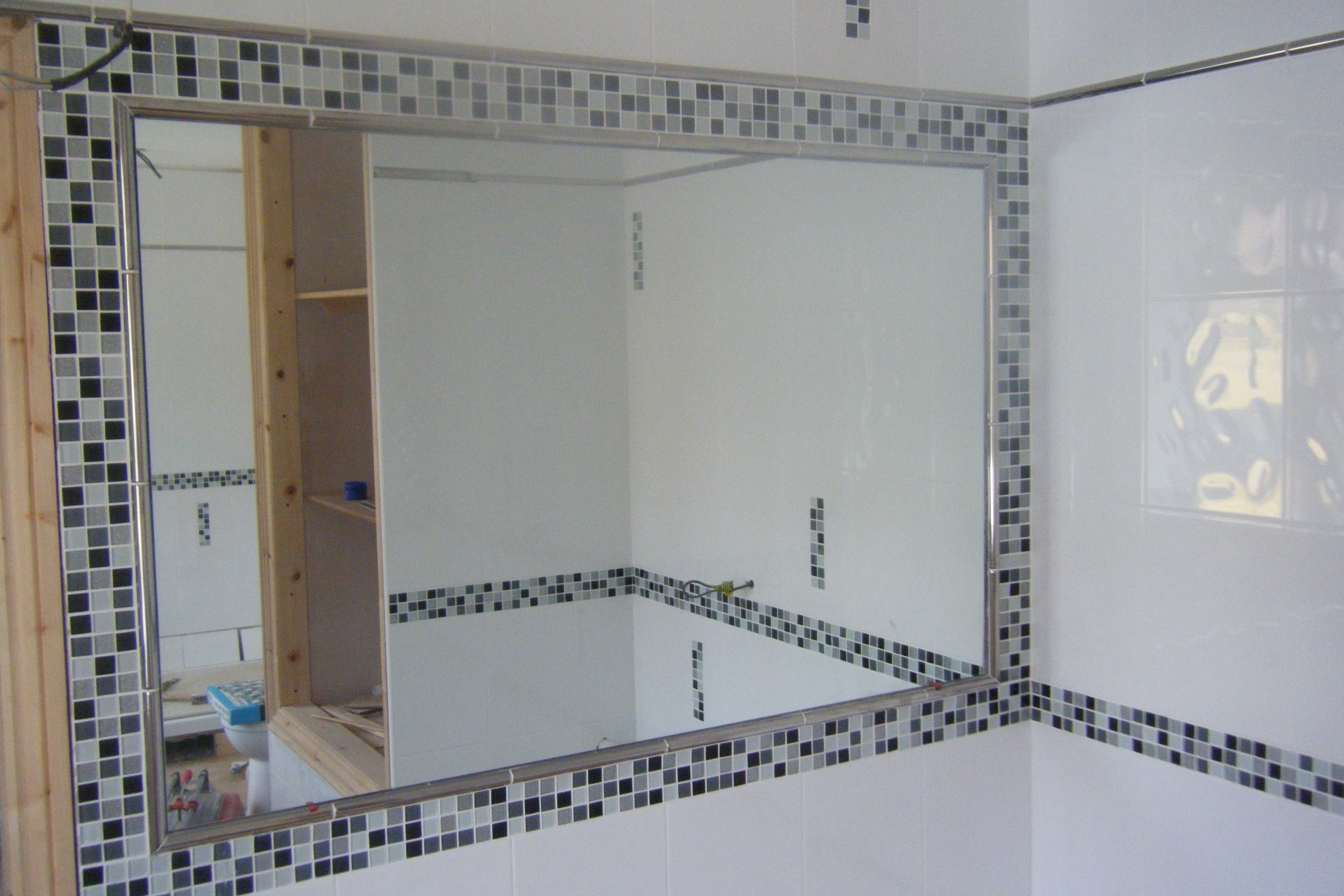 Mirror with mosaic tiled border feature